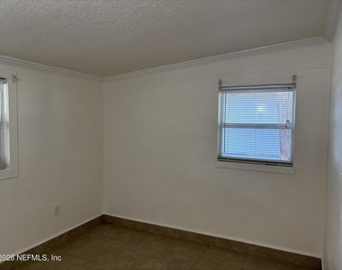 1824 S Brookview Drive S - Photo Thumbnail 10