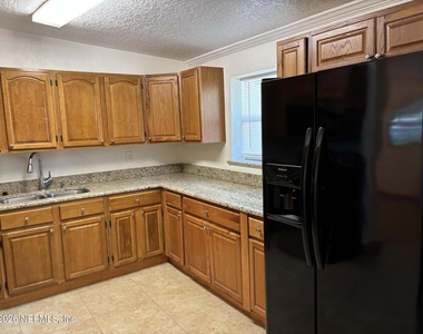 1824 S Brookview Drive S - Photo Thumbnail 5