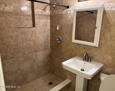 1824 S Brookview Drive S - Photo Thumbnail 9