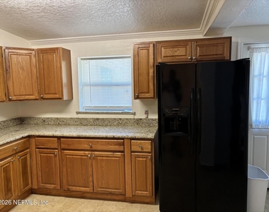 1824 S Brookview Drive S - Photo Thumbnail 4
