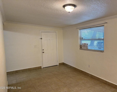 1824 S Brookview Drive S - Photo Thumbnail 2