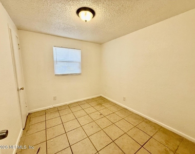 2540 W 25th Street - Photo Thumbnail 6