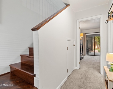 2219 Gorden Avenue - Photo Thumbnail 2