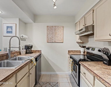 2219 Gorden Avenue - Photo Thumbnail 13