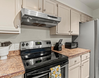 2219 Gorden Avenue - Photo Thumbnail 14