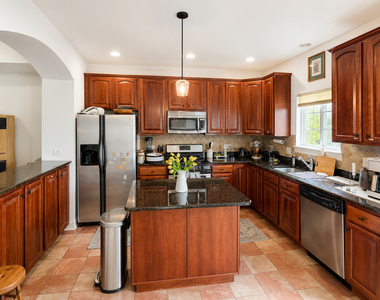 120 Lakeshore Drive - Photo Thumbnail 6