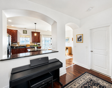 120 Lakeshore Drive - Photo Thumbnail 8