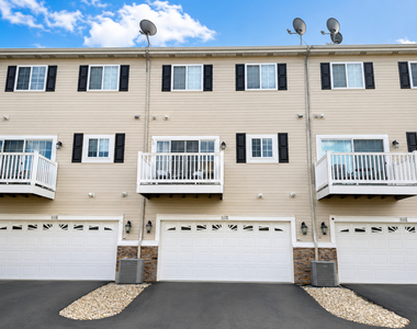 120 Lakeshore Drive - Photo Thumbnail 17