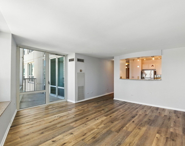 345 N Lasalle Street - Photo Thumbnail 4