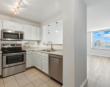 345 N Lasalle Street - Photo Thumbnail 5
