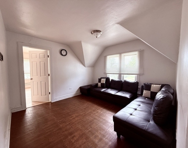 1801 Victoria Avenue - Photo Thumbnail 3