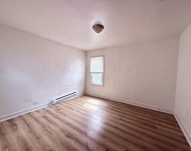 1801 Victoria Avenue - Photo Thumbnail 9