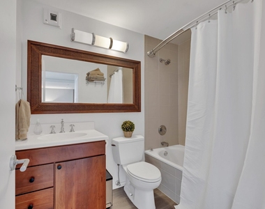 1660 N Lasalle Street - Photo Thumbnail 10