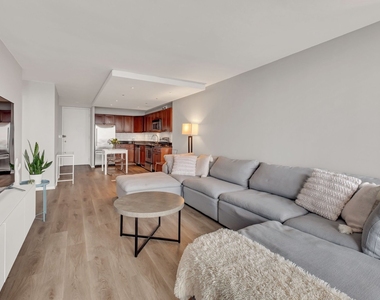 1660 N Lasalle Street - Photo Thumbnail 3