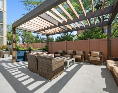 1660 N Lasalle Street - Photo Thumbnail 15