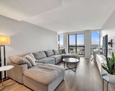 1660 N Lasalle Street - Photo Thumbnail 2