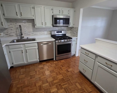 311 Glasgow Lane - Photo Thumbnail 11