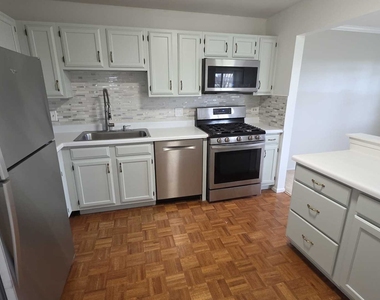 311 Glasgow Lane - Photo Thumbnail 10