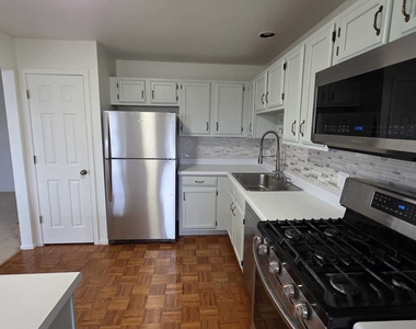 311 Glasgow Lane - Photo Thumbnail 13