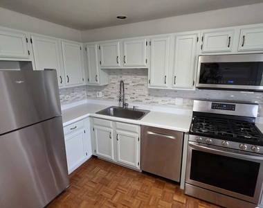 311 Glasgow Lane - Photo Thumbnail 12