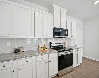 405 Lanier Circle - Photo Thumbnail 11