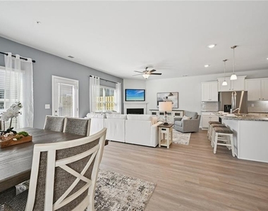 405 Lanier Circle - Photo Thumbnail 6