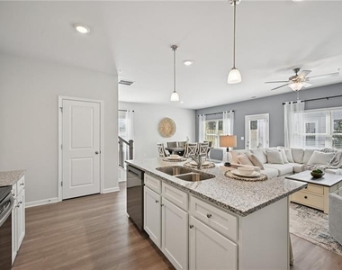 405 Lanier Circle - Photo Thumbnail 13