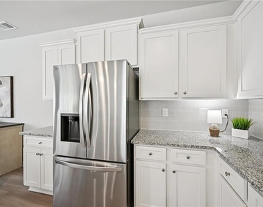 405 Lanier Circle - Photo Thumbnail 12
