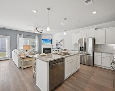 405 Lanier Circle - Photo Thumbnail 10