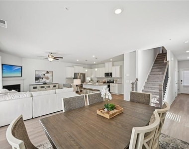 405 Lanier Circle - Photo Thumbnail 7