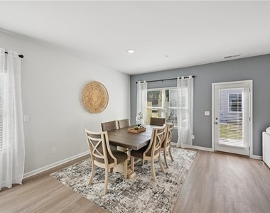405 Lanier Circle - Photo Thumbnail 9