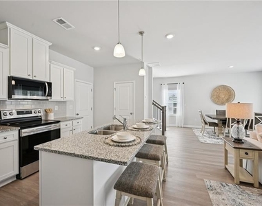 405 Lanier Circle - Photo Thumbnail 14