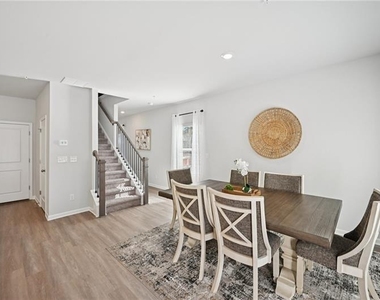 405 Lanier Circle - Photo Thumbnail 8