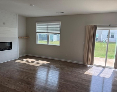 5223 Canberra Drive - Photo Thumbnail 21