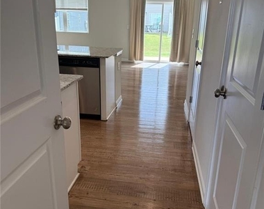 5223 Canberra Drive - Photo Thumbnail 7