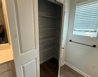 5223 Canberra Drive - Photo Thumbnail 16
