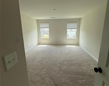 5223 Canberra Drive - Photo Thumbnail 13