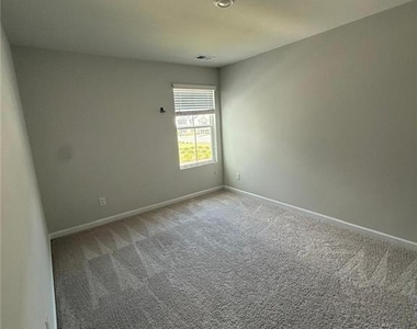 5223 Canberra Drive - Photo Thumbnail 24