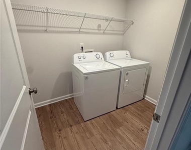 5223 Canberra Drive - Photo Thumbnail 14