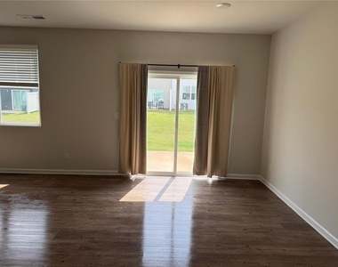 5223 Canberra Drive - Photo Thumbnail 2