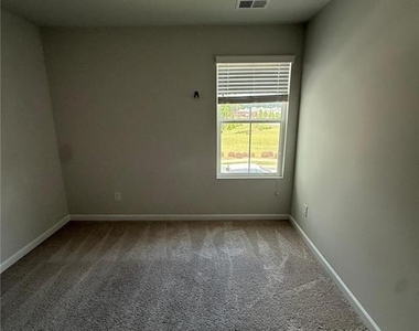 5223 Canberra Drive - Photo Thumbnail 10