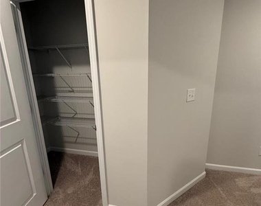 5223 Canberra Drive - Photo Thumbnail 12