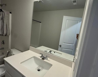 5223 Canberra Drive - Photo Thumbnail 9