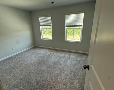 5223 Canberra Drive - Photo Thumbnail 8