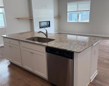 5223 Canberra Drive - Photo Thumbnail 6