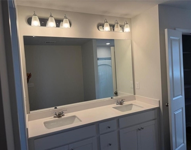 5223 Canberra Drive - Photo Thumbnail 18