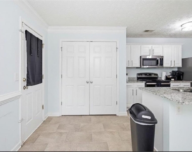 5606 Union Pointe Drive - Photo Thumbnail 5