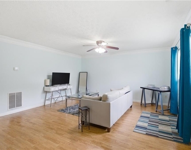 5606 Union Pointe Drive - Photo Thumbnail 2