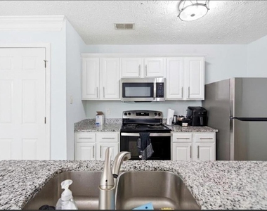 5606 Union Pointe Drive - Photo Thumbnail 4