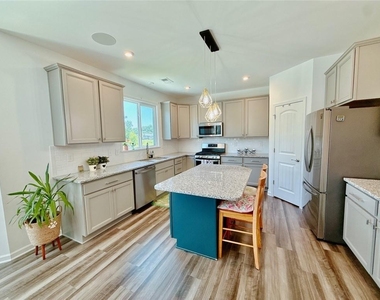 1810 Primrose Park Road - Photo Thumbnail 4